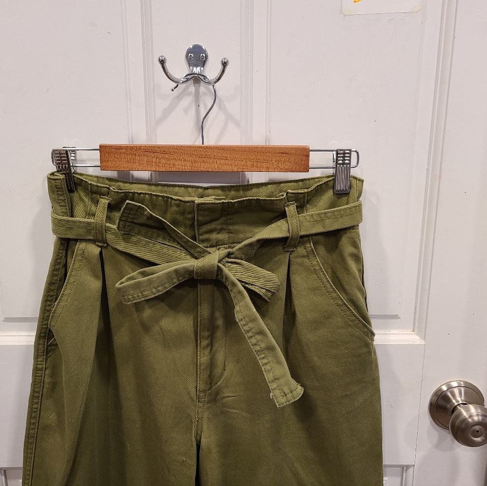 Forever 21 Olive Green Belted Cargo Pants (Size L)